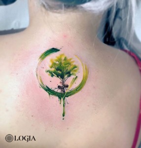 tatuaje-arbol-espalda-logiabarcelona-giuliadelbianco 